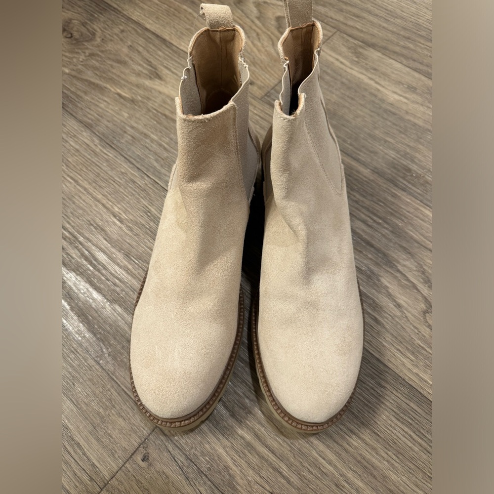 NWT Enzo Tesoti Suede Chelsea Boot